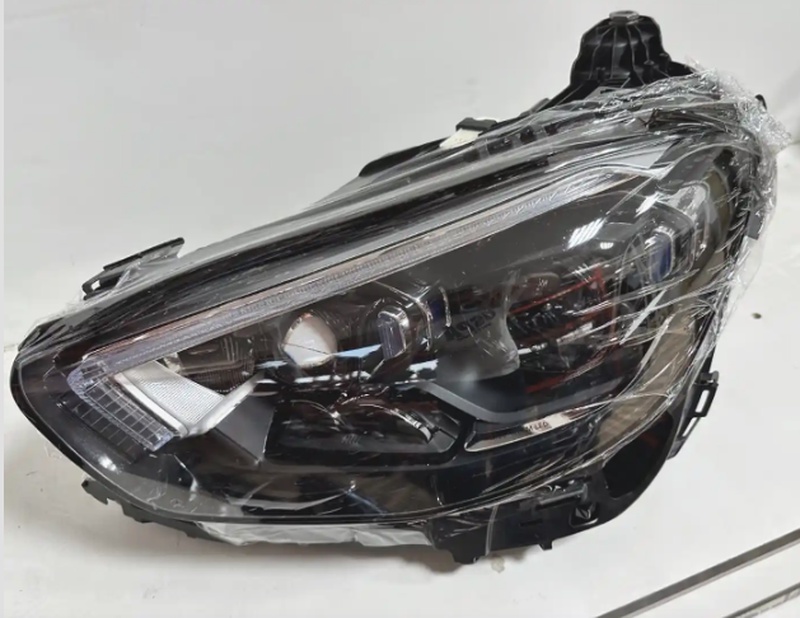 Передняя фара от Mercedes-Benz W213R
